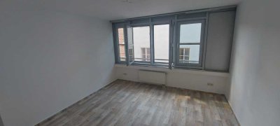 große helle 2 Raum Whg mit Balkon / zentral und ruhig