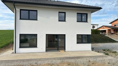 Neubau Einfamilienhaus 4.5 Zimmer mit Terrasse und Garten in Kirchberg o. d. Donau (Tischlerberg 35)