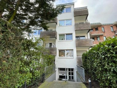 Stilvolle, modernisierte 3-Zimmer-Wohnung mit Balkon und Einbauküche in Meerbusch