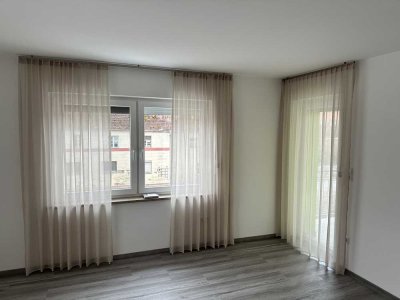 Stilvolle, gepflegte 2-Zimmer-Wohnung mit gehobener Innenausstattung mit Balkon und EBK in Haunsheim