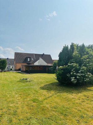 Doppelhaushälfte auf  ca. 800 m² Traumgrundstück in Lendersdorf