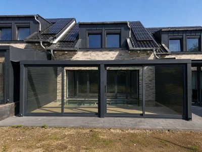 Erstbezug Neubau in Köln Rath/Heumar. Modernes Energiehaus mit PV-Anlage und Luftwärmepumpe