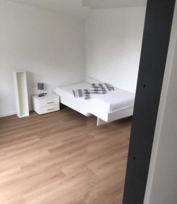 WG Zimmer in geräumigen freistehendem EFH mit Garten und großer Dachterasse zu vermieten