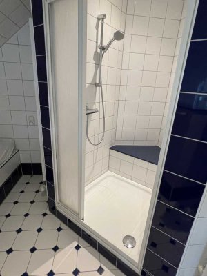 Eigentumswohng.  im Zwei-FH, 4 Zi, Küche, 2 Bäder, Sauna im OG
