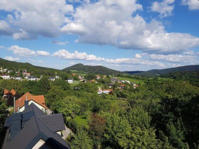 Entkerntes Einfamilienhaus auf 3 Etagen – Fernblick inklusive!