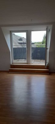 Schöne 3-Zimmer DG-Wohnung zu vermieten