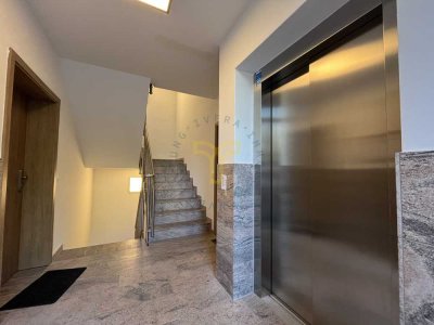 Moderne Stadtwohnung mit Blick über die Dächer