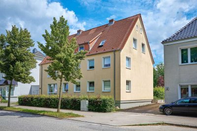 Lichtdurchflutete Wohnung mit Einbauküche und Tageslichtbad