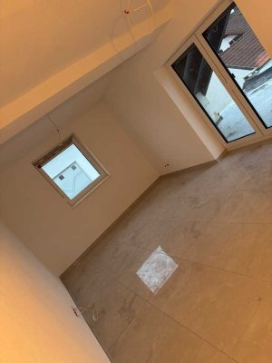 Erstbezug nach Komplettsanierung – Moderne 2,5-Zimmer-Wohnung mit großem Balkon in Vöhringen