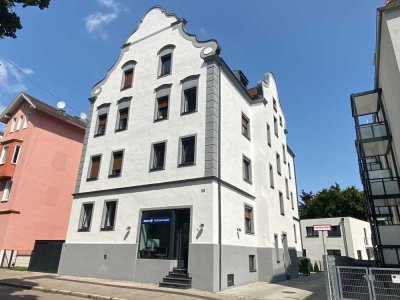 Hochwertig sanierte Altbauwohnung mit Einbauküche (EG rechts)