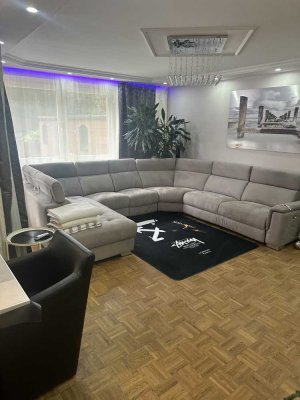 Reserviert!Provisionsfreie 4,5-Zimmer-Terrassenwohnung mit Einbauküche und Gäste-WC in Ahrensburg.