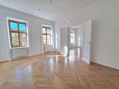 Erstbezug nach Generalsanierung: Klassische 2,5-Zimmer-Altbauwohnung in stilvollem Jahrhundertwendehaus