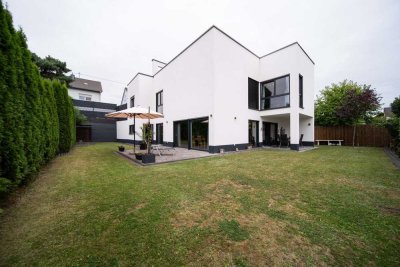 Hochmodernes Einfamilienhaus im Bauhausstil 
Baujahr 2015