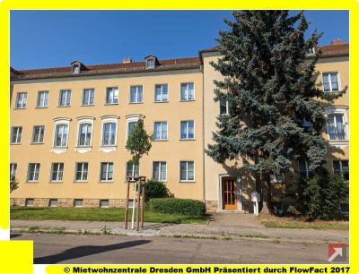 Einraumwohnung mit Wohnküche und Badewanne in Niedersedlitz!