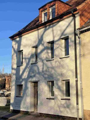 Preiswertes 10-Raum-Eckhaus in Artern/Unstrut mit großem Garten!