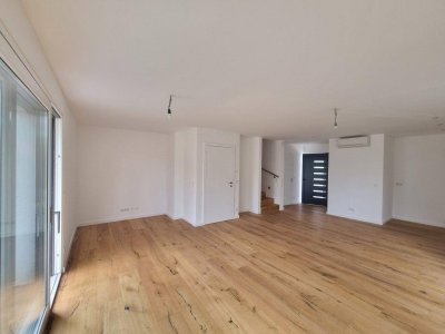 Erstbezug! Exklusive Doppelhaushälfte mit Garten, zwei Balkonen, Dachterrasse und PKW-Stellplatz – hochwertige Ausstattung