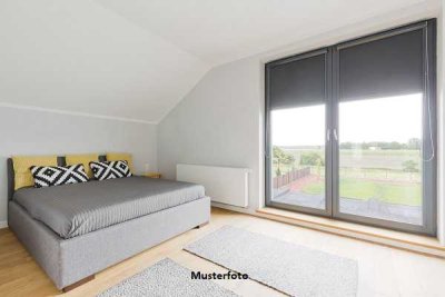 Erdgeschoss-Wohnung mit Garage