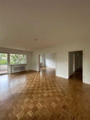 Renovierte 3,5-Zimmer-Wohnung zzgl. DG-Zimmer in Toplage am Killesberg!