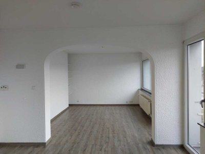Zentrale 3 Zimmer-Wohnung mit kleinem separatem Büro