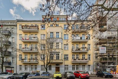 Bezugsfreie helle Jugendstilwohnung mit 1 Zimmer, Wohnküche und begehbarem Kleiderschrank