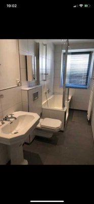 Zu vermieten ist eine helle 2,5 Zimmer-Wohnung in Krefeld-Uerdingen ab dem 01.12.2025.