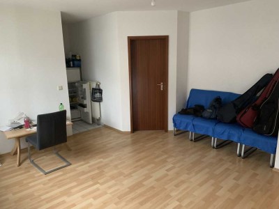 Helle 2-Zimmer Wohnung mit Balkon