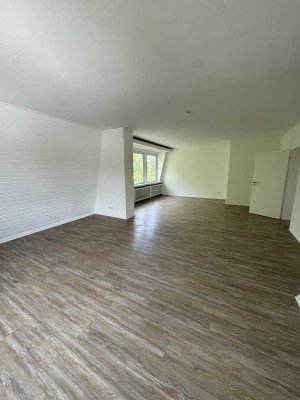 Stilvoll wohnen: Lichtdurchflutete 3-Zimmer-Wohnung mit Balkon und Blick ins Grüne