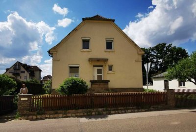 Charmantes Einfamilienhaus aus den 30er Jahren, möchte wieder in frischem Glanz erstrahlen