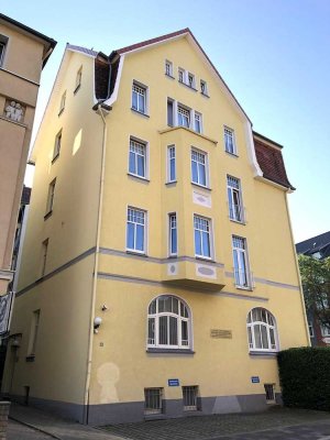 Charmante 2-ZKB-Altbauwohnung in der Oststadt - mit Fahrstuhl und Einbauküche