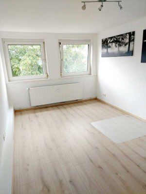 Helle 3-Zimmer Dachgeschosswohnung mit Balkon in Braunschweig-Volkmarode
