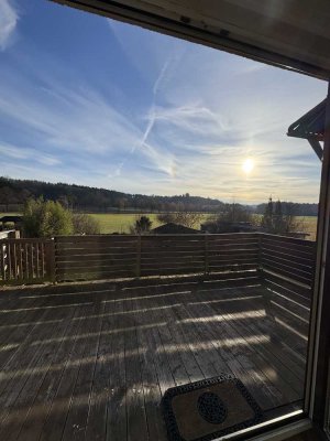 Wohnen mit Weitblick – Dachgeschoss-Maisonettewohnung mit großer Holzterrasse und Charme am Ortsrand