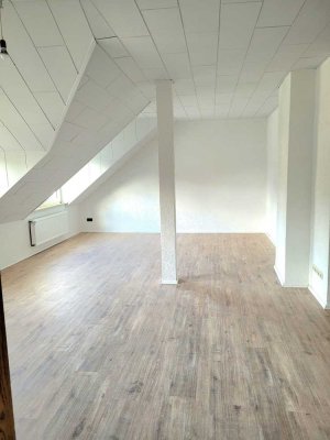 Dachgeschoss, Altbauwohnung, frisch saniert in Frillendorf