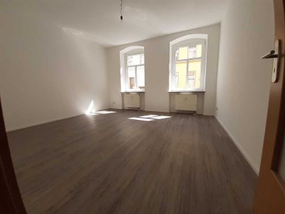 TOLLE WOHNUNG MIT EIGENEM GARTENZUGANG IN ZEITZ ZU VERMIETEN!