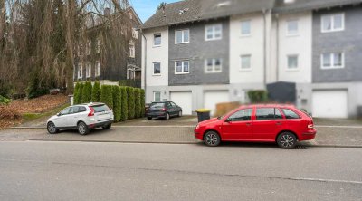 Modernes Reihenendhaus mit Südgarten, überdachter Terrasse und Photovoltaik in Remscheid