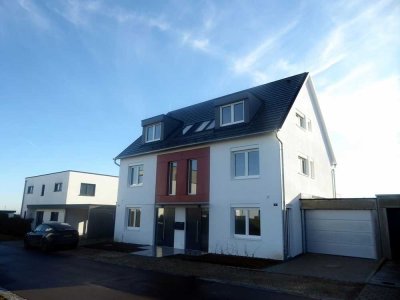 Helles WG-Zimmer in einer neu gebauten Passivhaus-Doppelhaushälfte in Ulm/Lehr