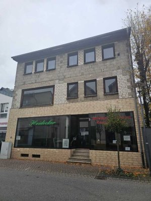 Mehrfamilienhaus / Geschäftshaus mit Potentzial in Nastätten zu verkaufen.
