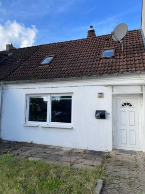 Sanierungsbedürftiges 2-Zi RMH, 72m² + Garten + Stellplatz in HH-Billstedt. Erweiterung auf ca.110m²