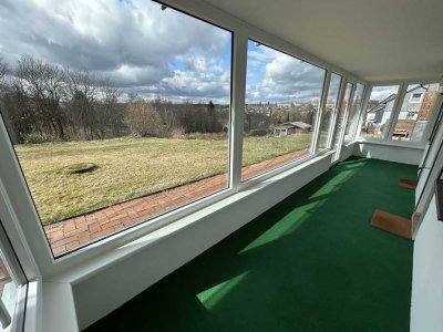 3-Zimmer-Souterrain-Wohnung mit Einbauküche und Wintergarten