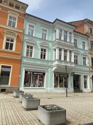 Kleine ruhige Dachgeschosswohnung mit Küche in der Fußgängerzone
