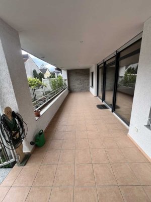 Großzügiger Bungalow mit Einliegerwohnung und Wohnkomfort auf drei Ebenen.