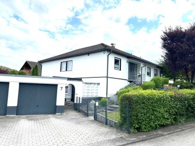 Renoviertes Einfamilienhaus mit großzügiger Einliegerwohnung in begehrter, ruhiger Wohnlage