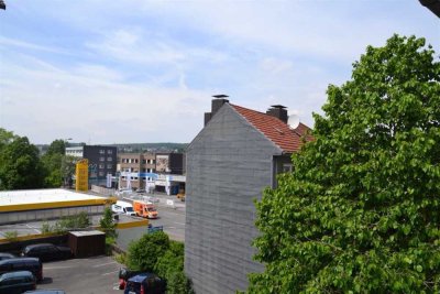 Top DG-Wohnung, große Küche, Gäste WC + Fenster, Abstellraum und Fernblick über Barmen