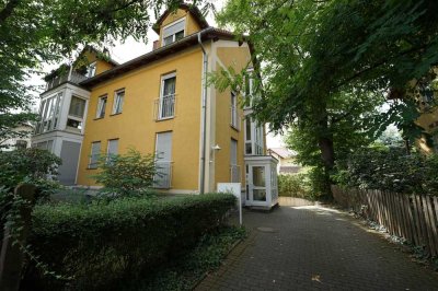 Sonnige 2-Raum Wohnung mit Einbauküche und eigenem Gartenanteil in Radebeul!