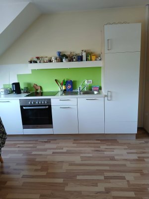 Nachmieter gesucht !Moderne 1-Zimmer Dachwohnung mit Stellplatz, Bad Waltersdorf nähe, in Ebersdorf