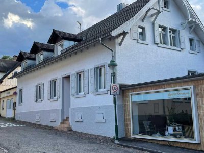 Freundliche 5-Zimmer-Wohnung mit Balkon am Brahmsplatz ab 01.11.2025 oder 01.12.2025