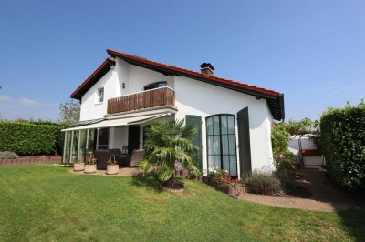 + Grevenbroich-Elsen + großzügiges Einfamilienhaus  + ca. 254 m² Wohnfläche + ca. 592 m² Grundstück