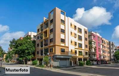 Vierfamilienhaus und Doppelgarage