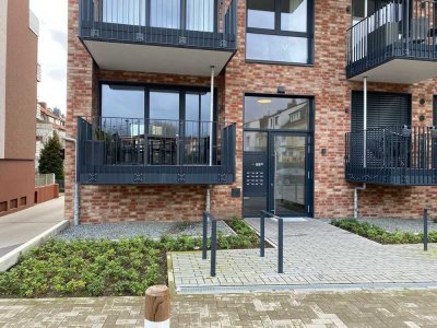 Barrierefrei,Stilvolle, geräumige und neuwertige 2-Zimmer-Hochparterre mit Balkon, Terrasse und EBK