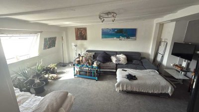 Komplett renovierte Etage mit vielen Räumen in City-Nähe