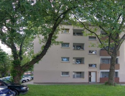 Schöne große 3 Zimmer Wohnung in zentraler Lage
